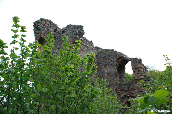 Międzygórz - Zamek - Narożnik ściany zewnętrznej z fragmentami ścian działowych