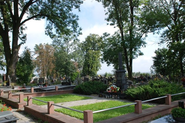Bodzentyn - Cmentarz katolicki - Pomnik ofiar egzekucji w 1943 r.
